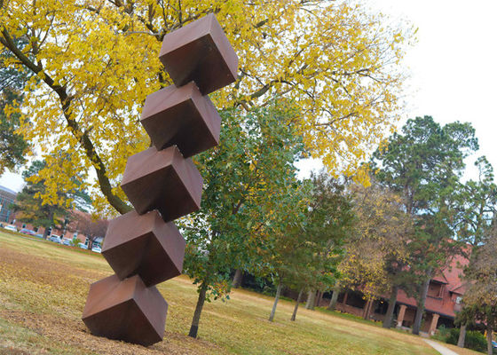 Καλή τιμή. Αφηρημένα σκουριασμένα γλυπτά κήπων, τετραγωνικό γλυπτό με τη σταθερότητα διάβρωσης σε απευθείας σύνδεση