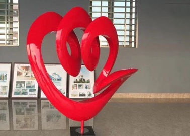 Καλή τιμή. Κόκκινο μεγάλο κόκκινο γλυπτών τέχνης ανοξείδωτου τοπίων τέχνης αστικό που χρωματίζεται σε απευθείας σύνδεση