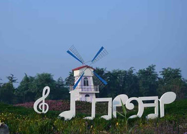 Καλή τιμή. Σύγχρονο άσπρο χρωματισμένο υπαίθριο γλυπτό ανοξείδωτου της σημείωσης Musial σε απευθείας σύνδεση