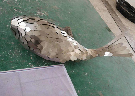 Καλή τιμή. Σύγχρονο υπαίθριο μεγάλο ζωικό άγαλμα μετάλλων γλυπτών φαλαινών ανοξείδωτου σε απευθείας σύνδεση