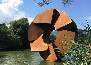Καλή τιμή. Γλυπτό χάλυβα Corten σφυρηλατημένων κομματιών, αστικό γλυπτό μετάλλων τοπίων σκουριασμένο σε απευθείας σύνδεση