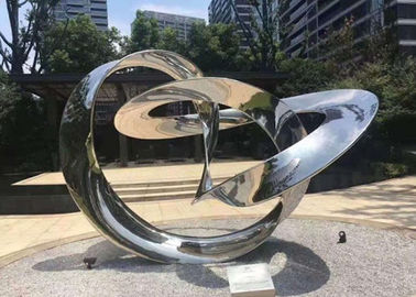 Καλή τιμή. Σύγχρονο δημόσιο γλυπτό μετάλλων τέχνης υπαίθριο για το αστικό τοπίο σε απευθείας σύνδεση